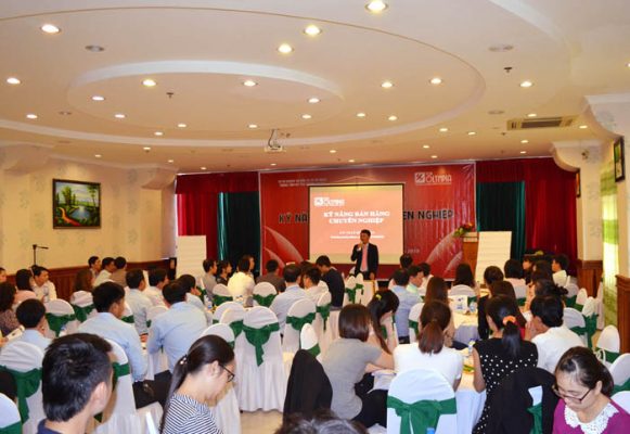 Hơn 100 học viên tham gia khóa học bán hàng tại Đà Nẵng
